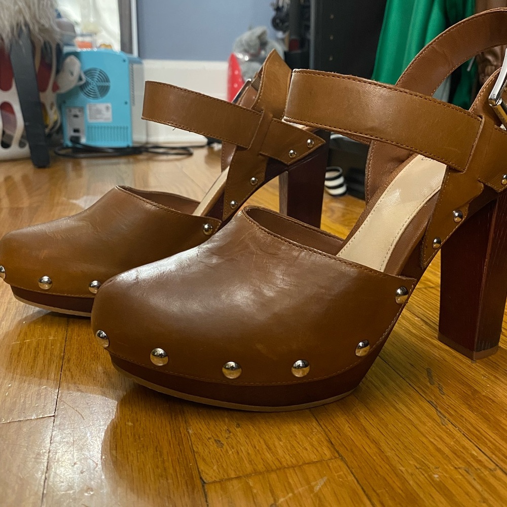 Vince Camuto clog style heels size 10